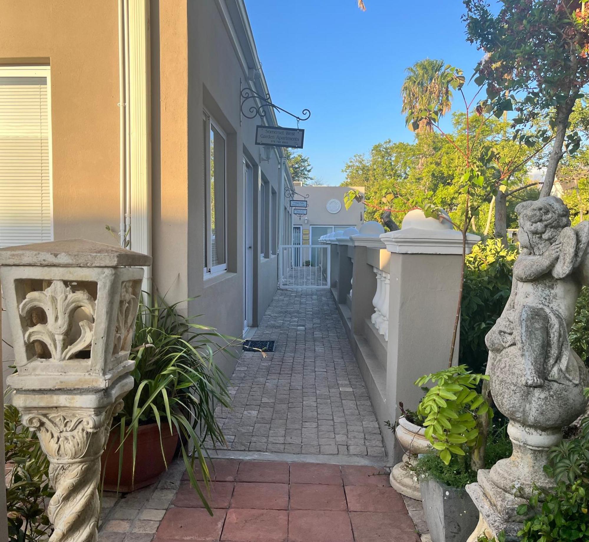 Somerset West Garden Apartments 2 Exteriör bild